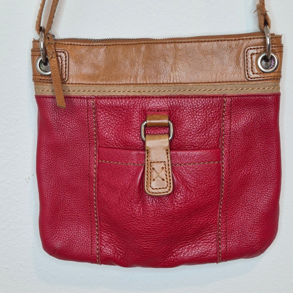 The Sak Kendra Cross Body Pebbled Leather Bag‎ Purse Red Tan Classic Clean Small